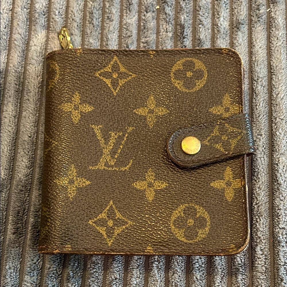 Louis Vuitton Monogram Compact Zip & Snap Wallet - Brown/Gold